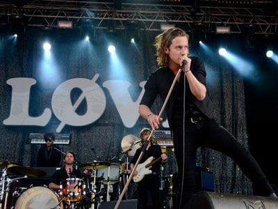 找个批发价的电话轰在线轰炸